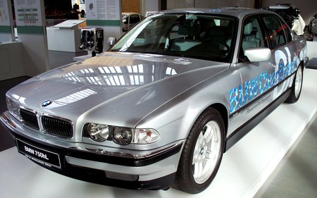 L'hydrogène chez BMW, ça ne date pas d'hier, comme le prouve cette 750hL E38 (source : Wikimedia Commons/High Contrast)
