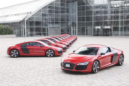 Les 10 prototypes Audi R8 e-tron produits.